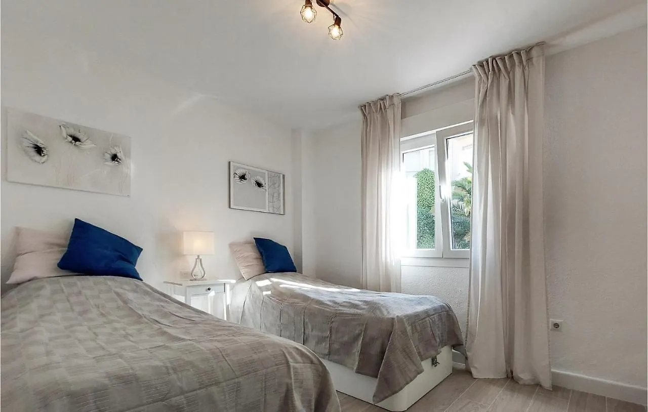 2 Bedroom Amazing Apartment In מיחאס ספרד
